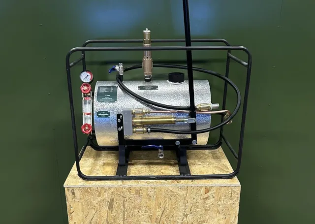 Ång-Tina

Bärbar upptiningsångpanna (23kW) med anor från 1954. 

Gasolångpannan PP23G har många användningsområden, bland annat upptining av gatu- och dagvattenbrunnar, vatten- och avloppsledningar samt takrännor, stuprör, borrhål och ventiler.

Pannpartner erbjuder alla nödvändiga reservdelar samt vinterprodukter som ångslangar med mera.

(Foto RJ)

#ångtina #angtina #angjanne #ångjanne #pannpartner